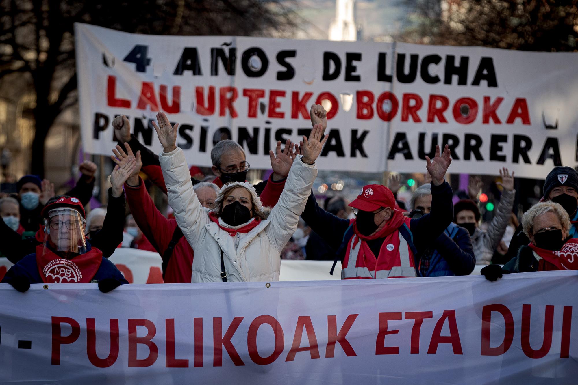 Manifestación cuarto aniversario Movimiento Pensionistas en Bilbao - 4